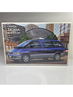 SEALED Aoshima 1/24 Toyota Estima Lucida 1995 G 4WD Model Kit RV-15 NEW Vintage